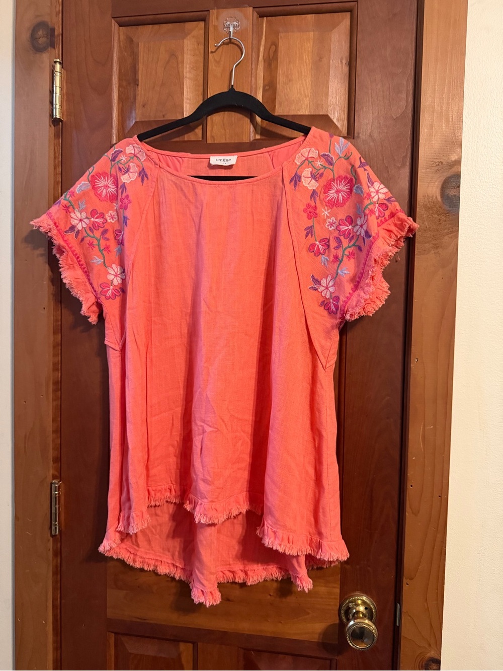 Umgee Womens Coral Embroidered Short Sleeve Top